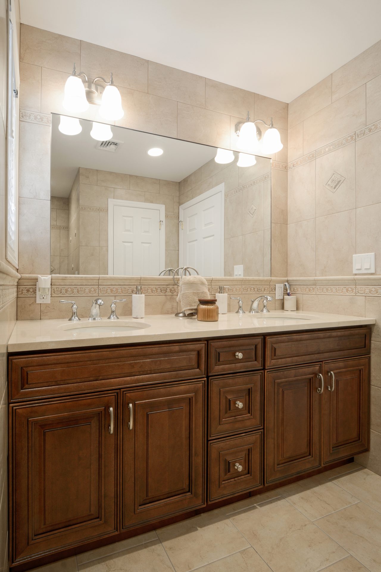 East Islip Residence - Photo 4