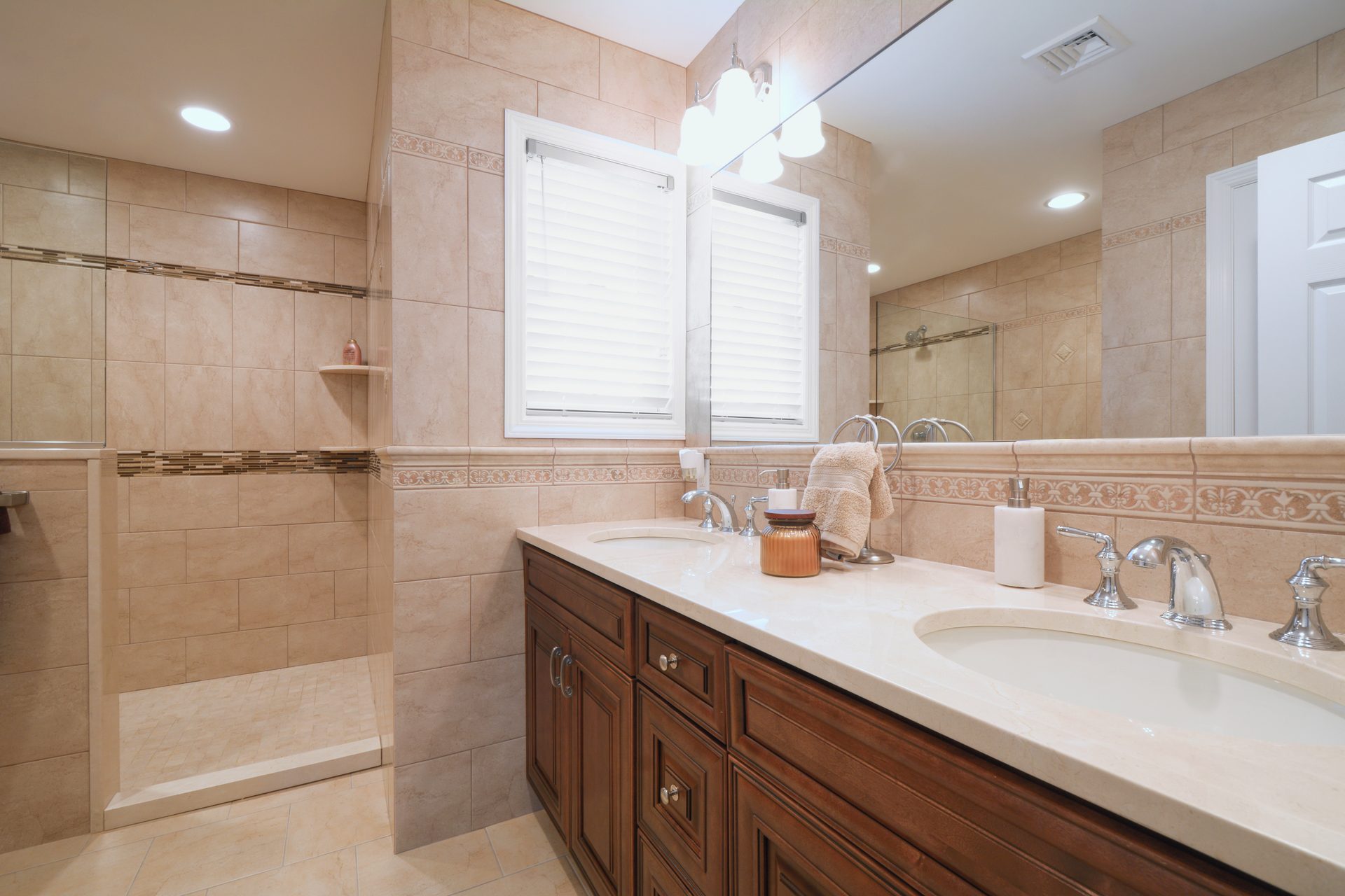 Smithtown Residence - Photo 11