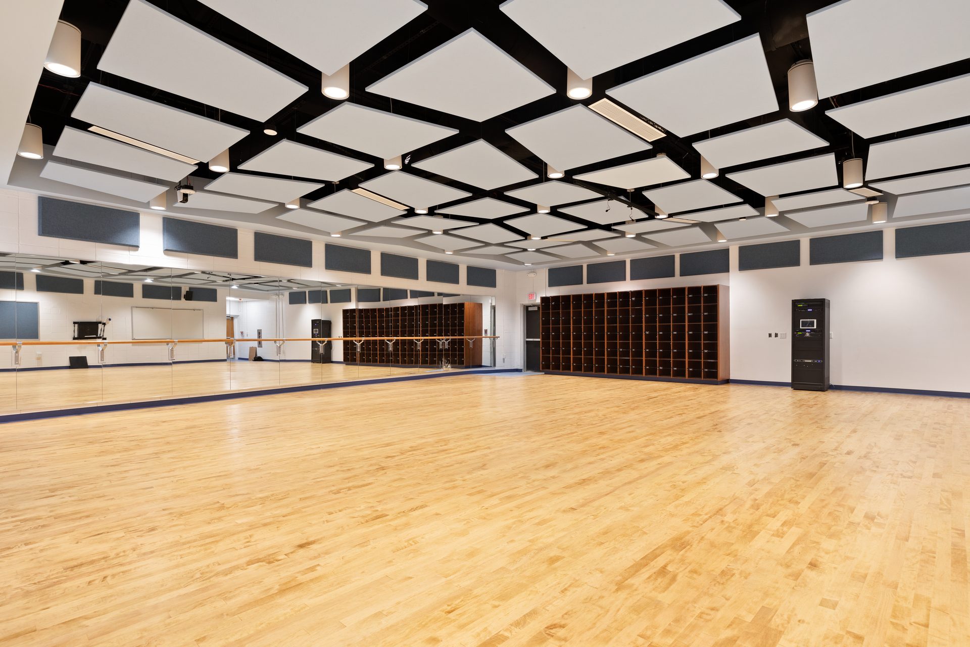 Oceanside High School - Photo 4