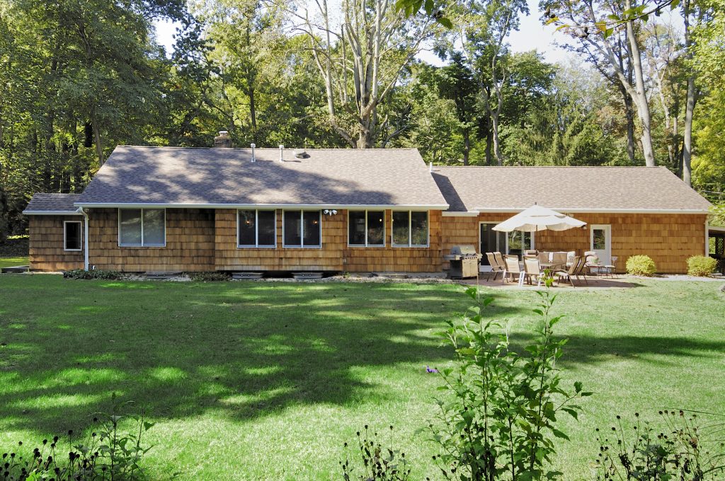 Roslyn Heights - Photo 1