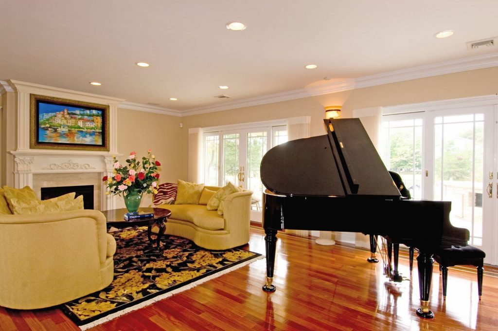 East Islip Residence - Photo 3