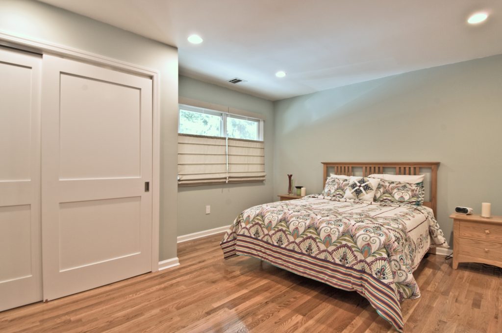 Roslyn Heights Residence - Photo 1